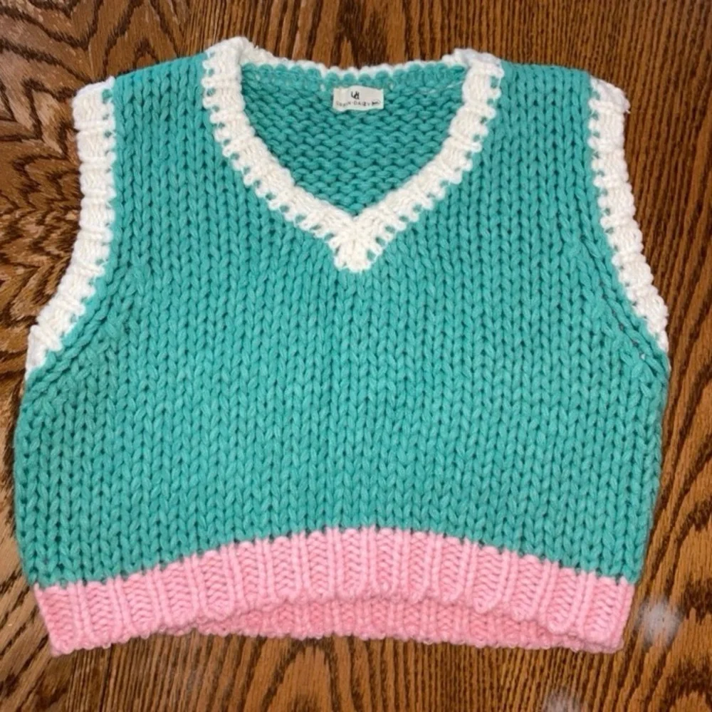 Urban Daizy Sweater Vest Crochet Look Chunky Women Cropped Size Medium/Large - Picture 1 of 6